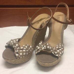 MIA (size: 9) > cute tan summer wedges